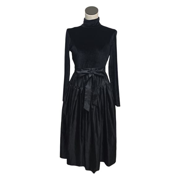 LDT Raquel Turtleneck Dress In‎ Black Size 4 Velvet Velour Designer Whimsygoth - Picture 1 of 9